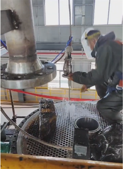 釜頂冷凝器清洗前后